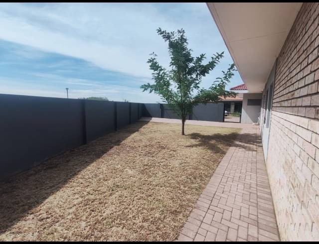 3 BEDROOM TOWNHOUSE RENTED IN ARCON PARK